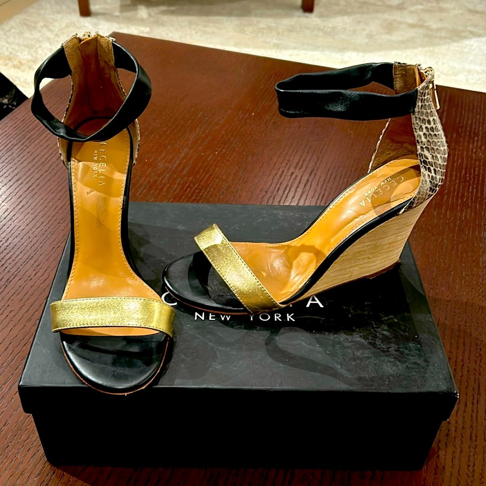 Cecilia New York wood and leather wedges. Size 8.